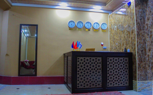 Al Mansur Guesthouse