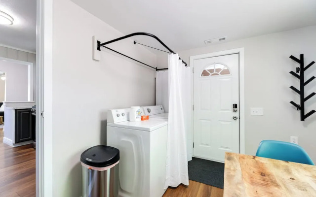 Fayetteville Retreat w/ Yard - Walk to Campus!