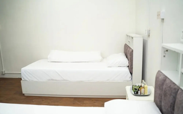 Aarya Wellness & Hostel