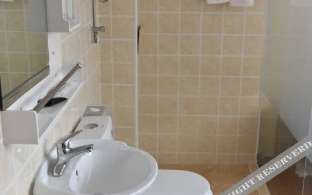 XY boutique hotel (Wuqing high-speed train station Florentine Town Hotel)