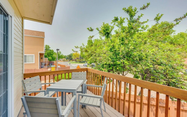 13 Mi to Dtwn Denver: Arvada Townhome w/ Deck