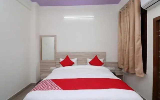 Oyo Flagship 700768 Divine Hotel
