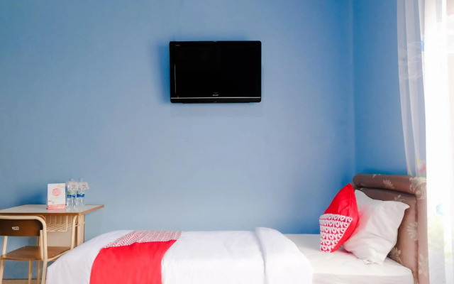OYO 778 Guest House Amalia Malang