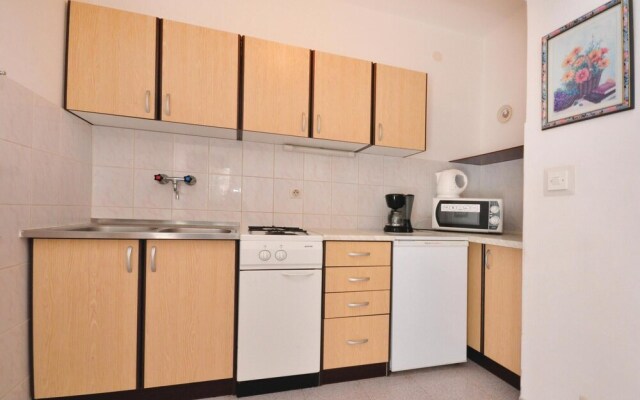 Awesome Apartment in Lokva Rogoznica With 2 Bedrooms