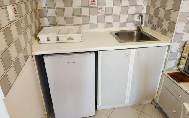 Renia Studios Standard Studio Overlooking the Swimming Pool