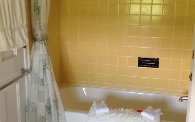 HideAway Country Inn