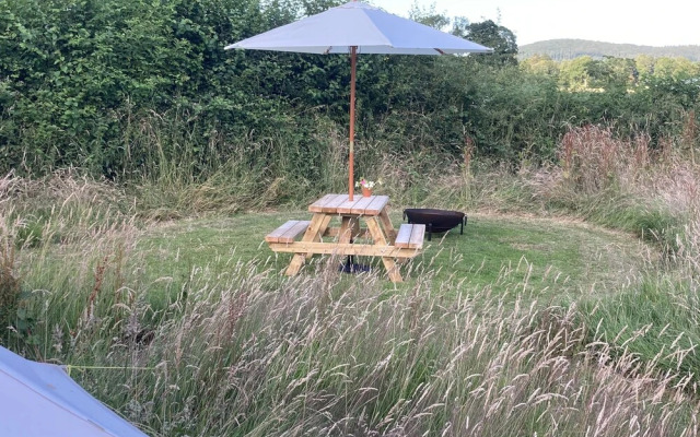 Glamping at The Homestead - Ensuite Bell Tent - Campsite
