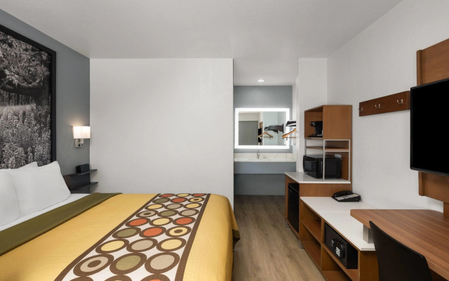 Super 8 by Wyndham Fort Bragg