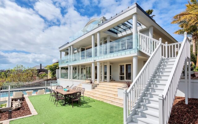 Magnificent Harbour View Villa in Orakei