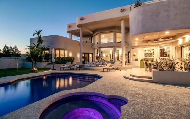 Stunning Private & Modern N. Scottsdale Estate!