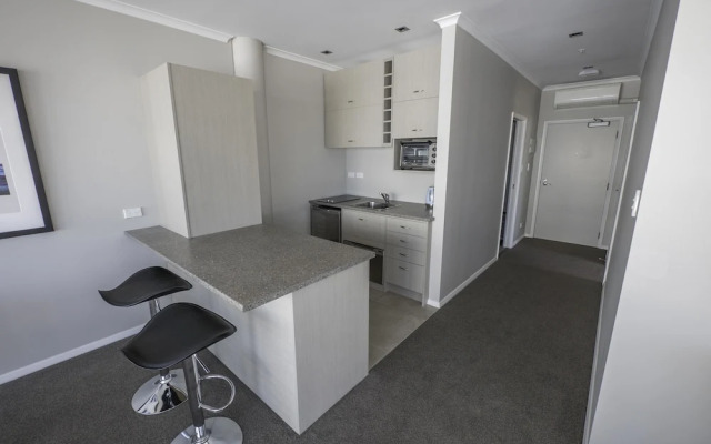 Seaview 1BR Apartment with Amazing Deck