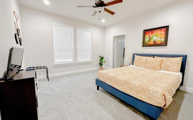 LakeDallasPoolHouse GREAT memories, near LAKE!