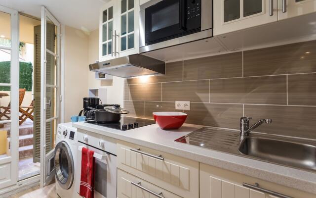 The Napoleon 2-BR Old Town - Terrace