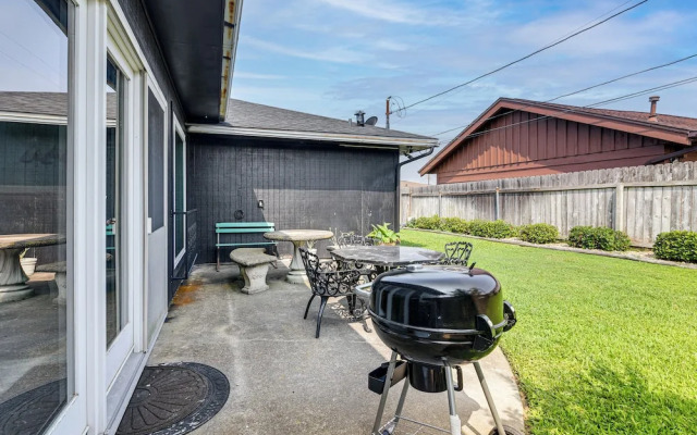 Galveston Group Getaway ~ 2 Blocks to Beach!