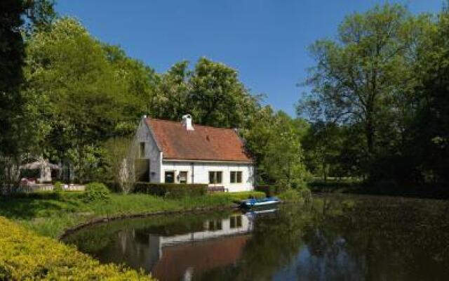 Het Kasteel Van Rhoon - Het Koetshuys