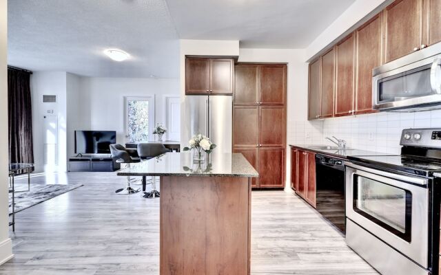 Grand Royal Condos -Mississauga SQ One