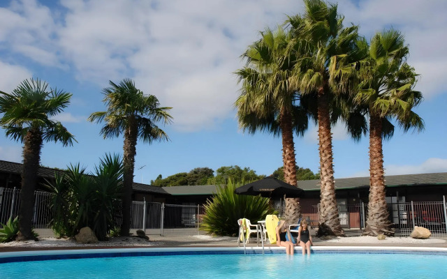Teal Motor Lodge