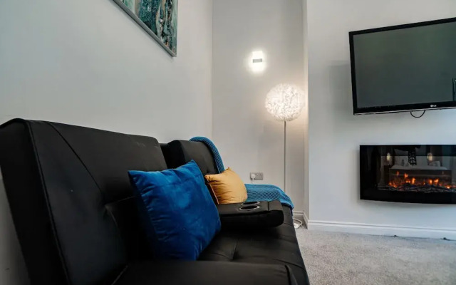 Manchester - 4 Beds - Sleeps 7 - Street Parking