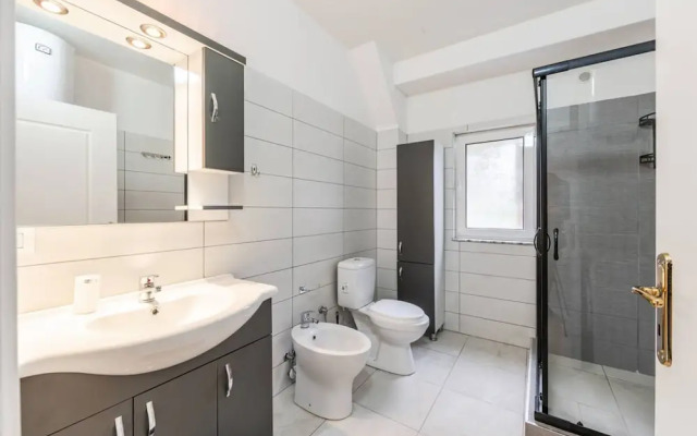 Elegant Apartment Comfort in Shkod r s Heart