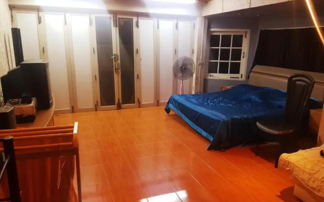 Waterside House And Hostel