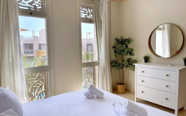 Xuru Stays I Roomy & Relaxed 1bdr @ Mangroovy Free Beach & Pool