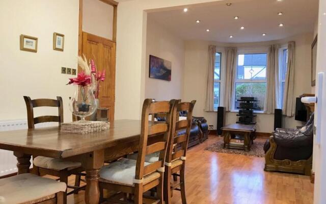 Luxurious very spacious one bedroom flat