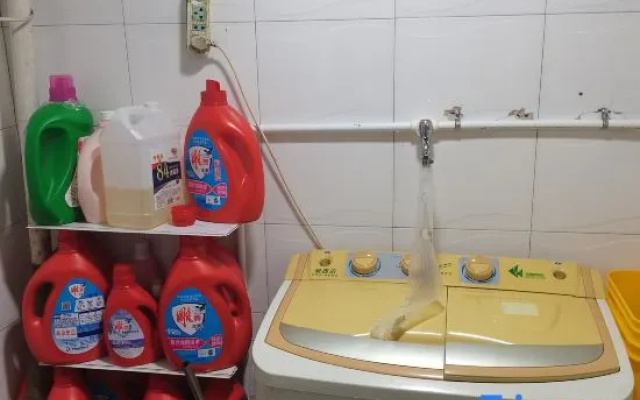 Jingjiang Homestay (Jiangbian Square)