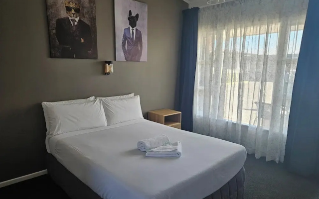 Frimley Lodge Motel