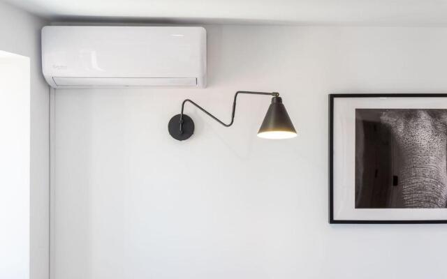 Lovelystay - Turquoise River View I