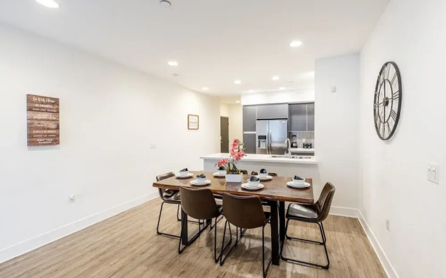 Fully Furnished 3br Apartment On Poinsettia Pl 3 Bedroom Apts by RedAwning