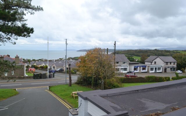Breeze Hill Hotel