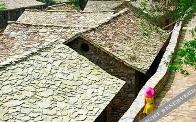 Yiyun Shitou Buluo Hotel