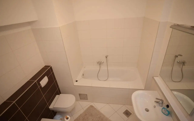 Base Bridge Apartment