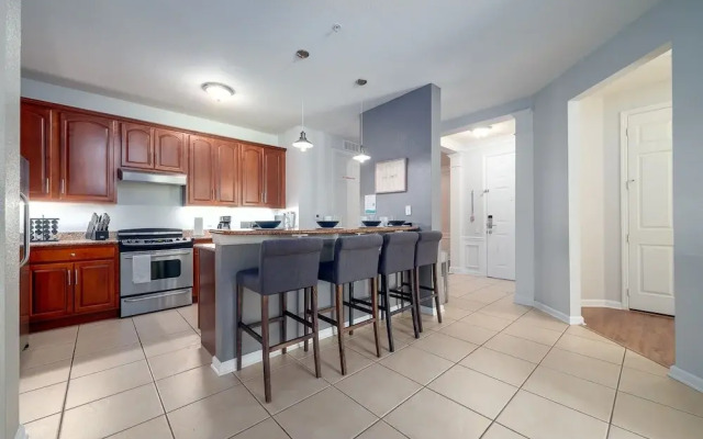 Casa Lucia Lakeview 3 Bedroom Condo by RedAwning