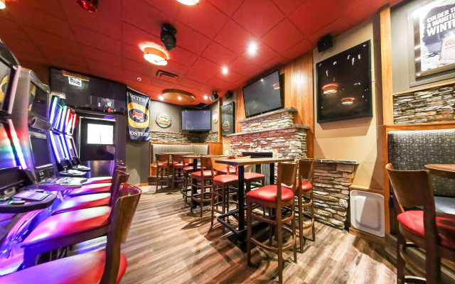 Howard Johnson by Wyndham Winnipeg West