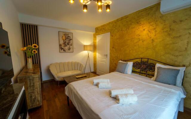 Main square 5 star luxury apartment with view