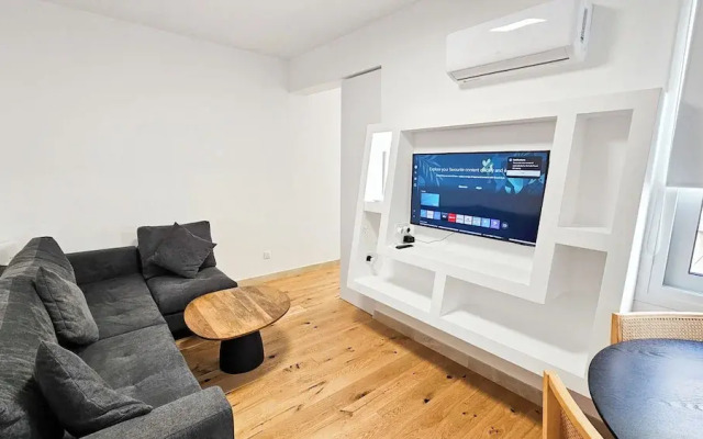 Larnaca Beach Bliss Apartment