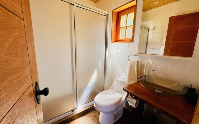 Cabañas entre montañas con tinajas calientes