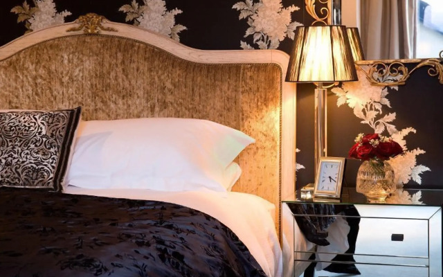 Step House Hotel