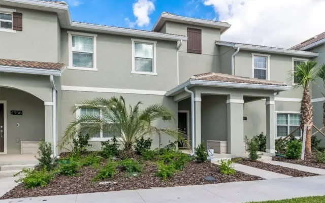 4 Bed Storey Lake Resort With Lazy River 4 Bedroom Townhouse by RedAwning