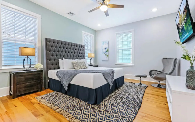 Spacious 4BR Condo with Pool