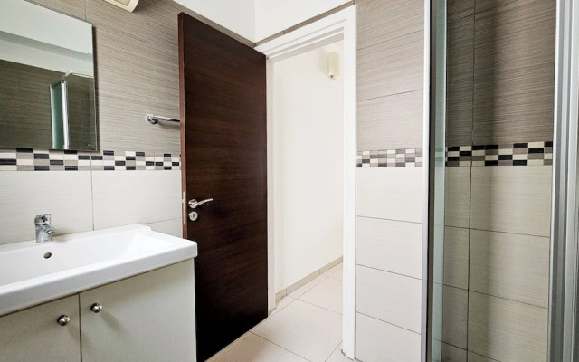 Phaedrus Living Ledras Residences 204