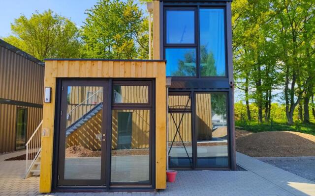 Modern ausgebauter Überseecontainer als Tiny House