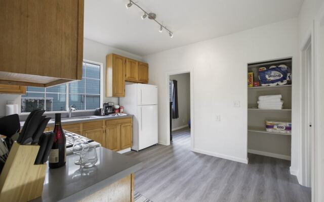 Cozy, Modern 3-bedroom in Oakland