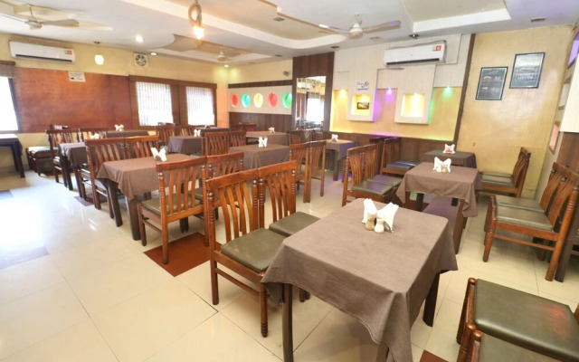 Oyo 30127 Hotel Sabina International