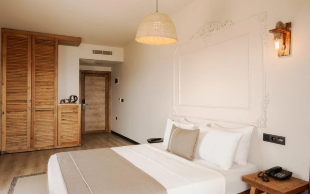 The Local House Ayasaranda