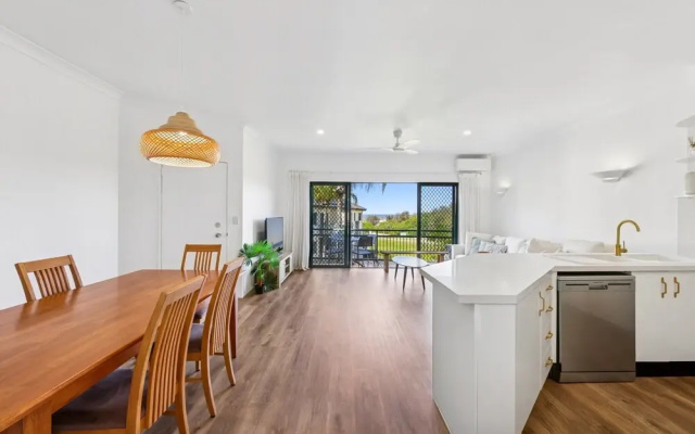 2-bed Beachfront Escape With Pool and BBQ Access