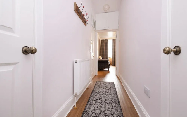 JOIVY Charming 2-Bed Flat Near Edinburgh Castle