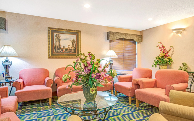 Super 8 By Wyndham Strongsville/Cleveland