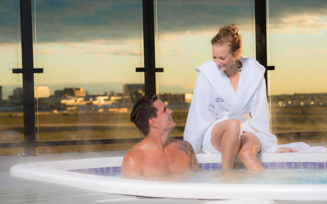 Hotel Clique Calgary Airport